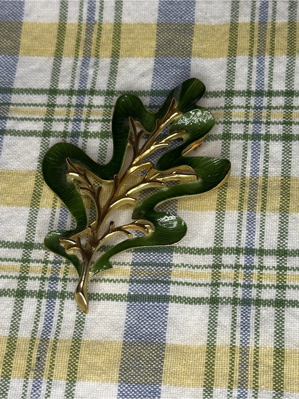 Sarah Coventry Green Enamel & Gold Open Work Oak Leaf Brooch Vintage 1967 Rare